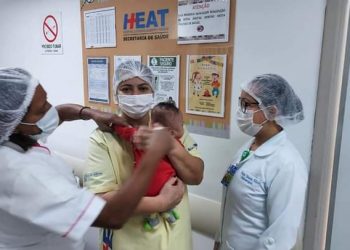 Bebê recebe ajuda  em São Gonçalo