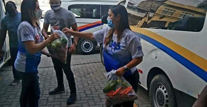 Distribuição de alimentos em Nova Iguaçu