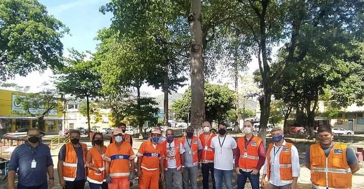 Comlurb faz limpeza urbana em Realengo