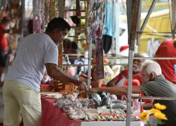 Feira Livre Solidária de Maricá me