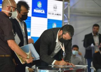 Acordo institucional durante a Expo Maricá