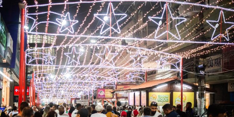 Túnel de Luzes em Alcântara no Natal