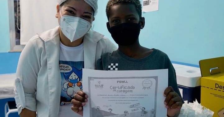 Kauã primeira criança vacinada em São Gonçalo