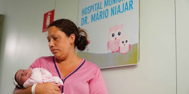 Grávida salva filha de Pitbulls em São Gonçalo