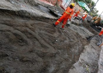 Prefeito Capitão Nelson visita obras no Colubandê
