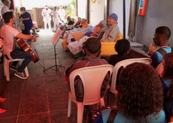 Alunos de São Gonçalo visitam idosos