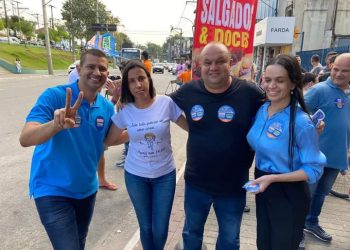 Douglas Ruas faz caminhada no Centro de São Gonçalo