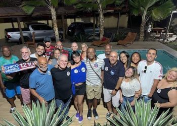 Reunião de Chico D’angelo com a FAMNIT