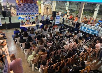 Douglas Ruas visita bairro Estrela do Norte