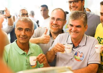 Romário faz caminhada na Tijuca