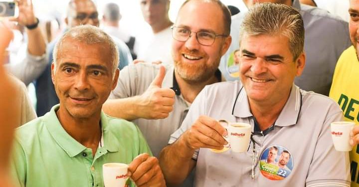 Romário faz caminhada na Tijuca