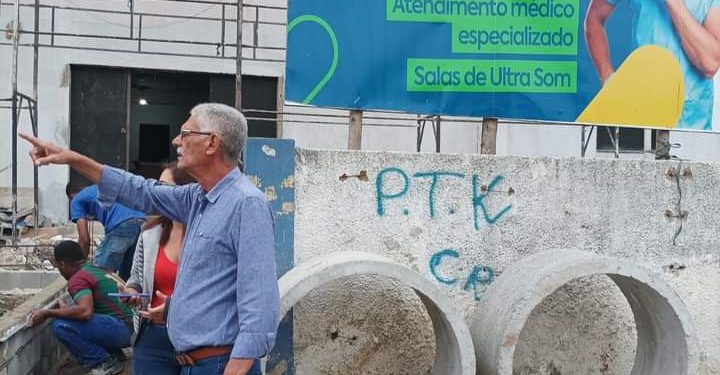 Capitão Nelson visita obras do PAM de Neves