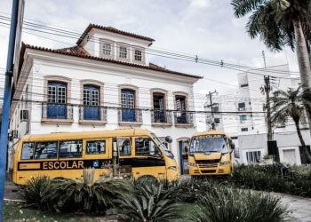 Ônibus escolares com acessibilidade