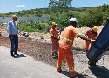 Capitão Nelson visita obras em Ipiiba