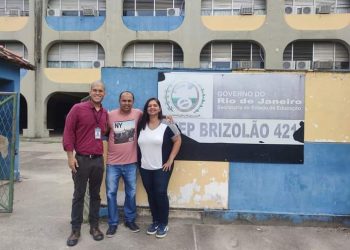 Magu dos Brinquedos visita CIEP em Santa Izabel