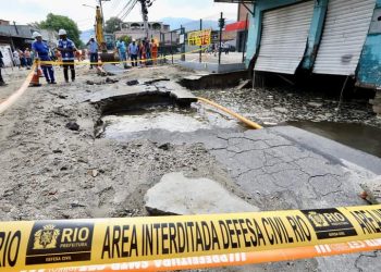 Adutora rompeu em Santíssimo no Rio de Janeiro