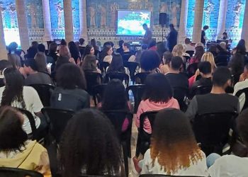 Alunos visitam Teatro Municipal no RJ