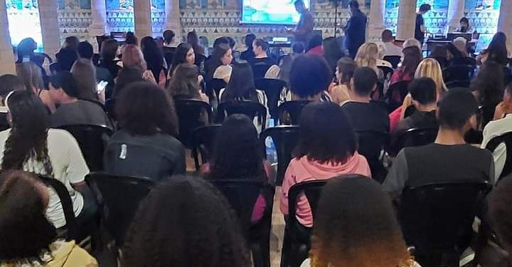 Alunos visitam Teatro Municipal no RJ