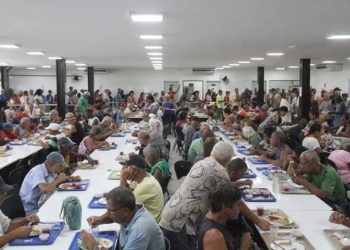 Ceia no Restaurante do Povo