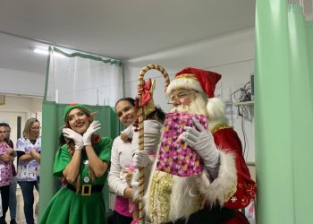 Papai Noel visita Hospital