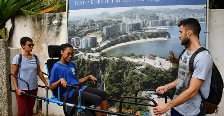 Jovem moradora do Caramujo de Niterói