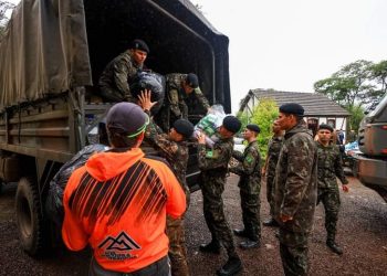 Exército ajuda população do Rio Grande do Sul