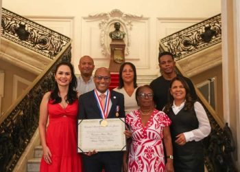 Dr Marcio Aleluia recebe Medalha Pedro Ernesto