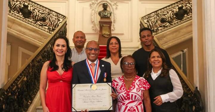 Dr Marcio Aleluia recebe Medalha Pedro Ernesto