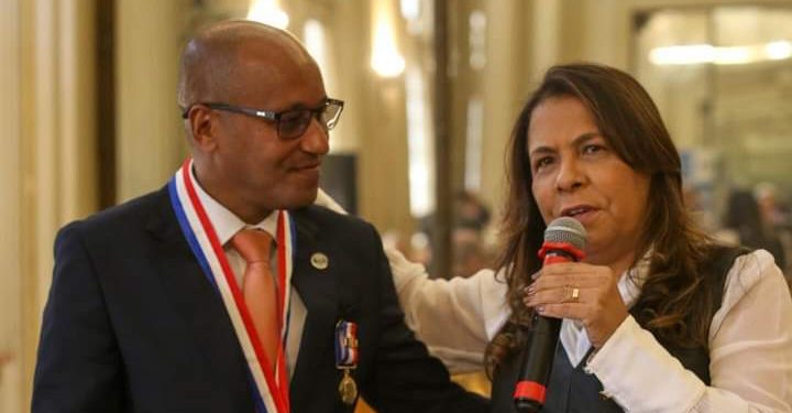 Niteroiense Marcio Aleluia recebe Medalha Pedro Ernesto