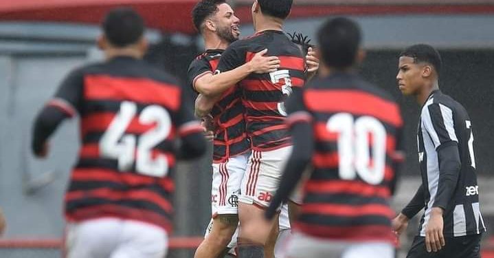 Flamengo vence Botafogo