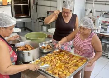 Distribuição de refeições gratuitas no Rio de Janeiro