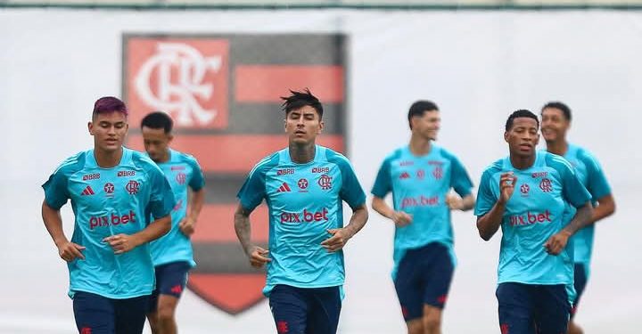 Elenco do Flamengo volta das férias