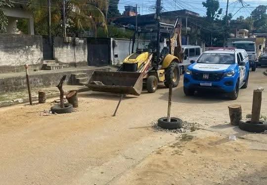 Polícia militar tira barricadas em São Gonçalo