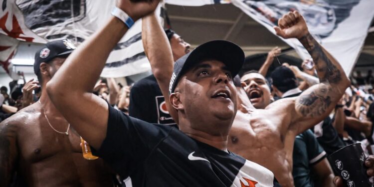 Vasco vence Botafogo no Carioca