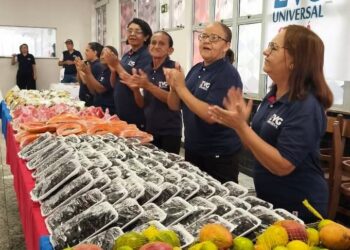 Distribuição de alimentos na Igreja Universal