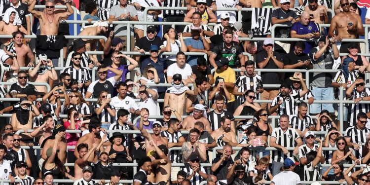 Botafogo vence Bragantino por 2 a 1