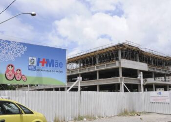 Obras abandonada do Hospital da Mãe