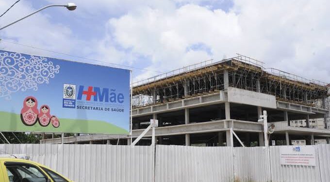 Obras abandonada do Hospital da Mãe