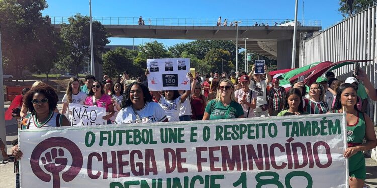Torcedoras do Fluminense na luta contra a Violência a Mulher