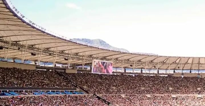 Evento Família ao Pé da Cruz no Maracanã