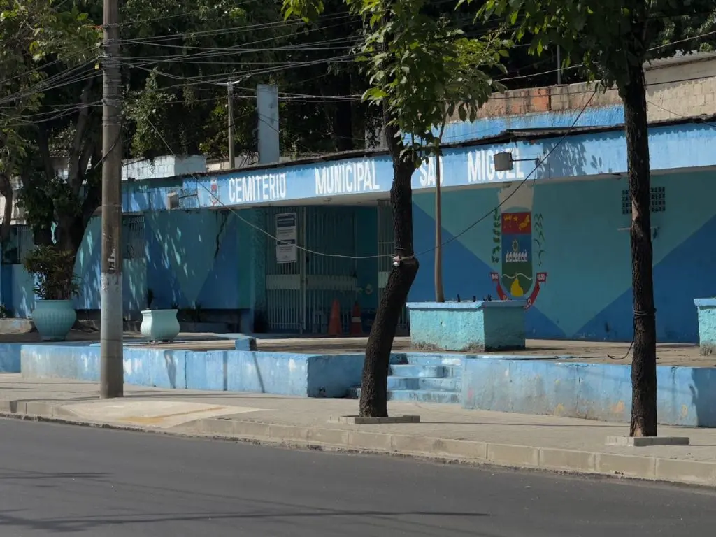 Comoção no enterro do Pedreiro em São Gonçalo