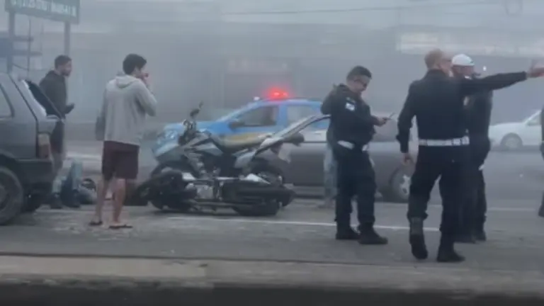 Acidente de carro e moto na RJ 116 em São Gonçalo